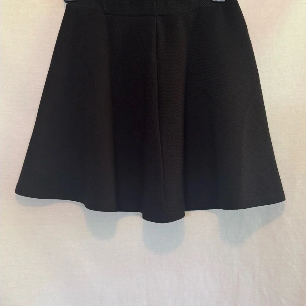 F-109 SHEIN Black Skater Style Elastic‎ Waist Mini Skirt Size 2